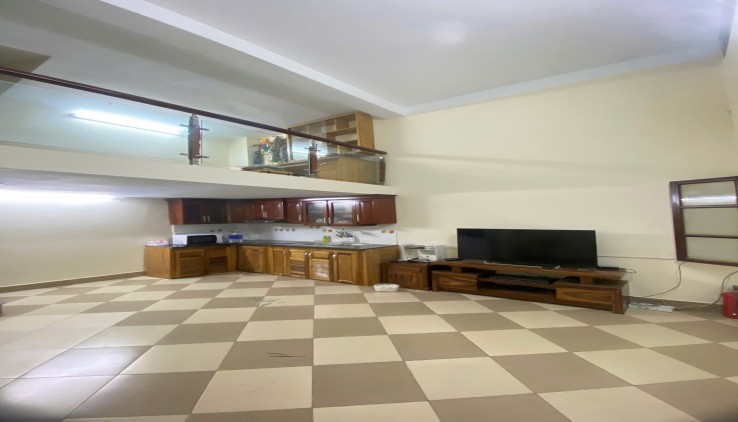 Cho làm cà phê sân vườn Nhà nguyên căn Phố Nguyễn Thái Học, 35m2, 4 tầng, 12 Triệu